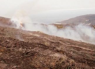Πυρκαγιά πάνω από τους Κατακαλαίους.