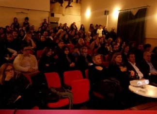 Από την παιδική ηλικία στην ενηλικίωση