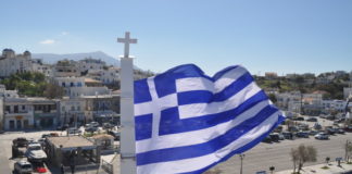 Ελληνική σημαία στο Γαύριο