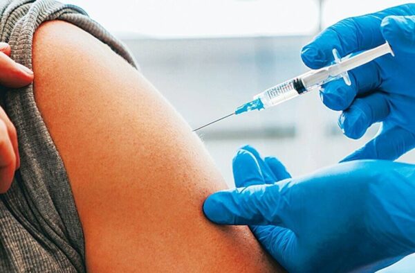 Επισπεύδεται ο μαζικός εμβολιασμός στην Άνδρο