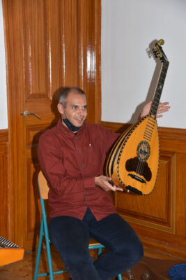 Ξεκίνησε τα μαθήματα παραδοσιακής μουσικής στη Χώρα