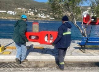 Τοποθέτηση pillars στο λιμάνι Γαυρίου