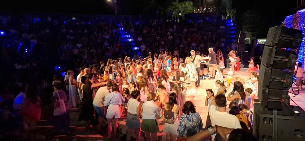 Ο "παιδικός" μας Φοίβος Δεληβοριάς