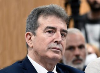 Ο Μ. Χρυσοχοΐδης απαντά