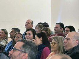 Πνευματική ανάσα το «Σαρμάντζα» του Κ. Δομηνίκ στο Δημοτικό Θέατρο Άνδρου