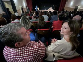 Πνευματική ανάσα το «Σαρμάντζα» του Κ. Δομηνίκ στο Δημοτικό Θέατρο Άνδρου