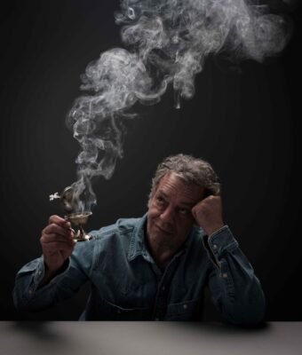 "Σαρμάντζα" του Κωνσταντίνου Δομηνίκ με τον Γιάννη Τσορτέκη στο Δημοτικό Θέατρο Άνδρου