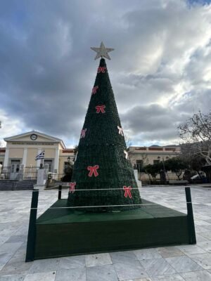 Η Χώρα στολίζεται