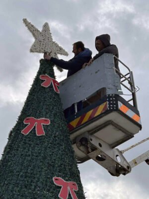 Η Χώρα στολίζεται