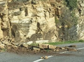 Κατολίσθηση στον επαρχιακό Χώρας - Κορθίου (Διποτάματα)