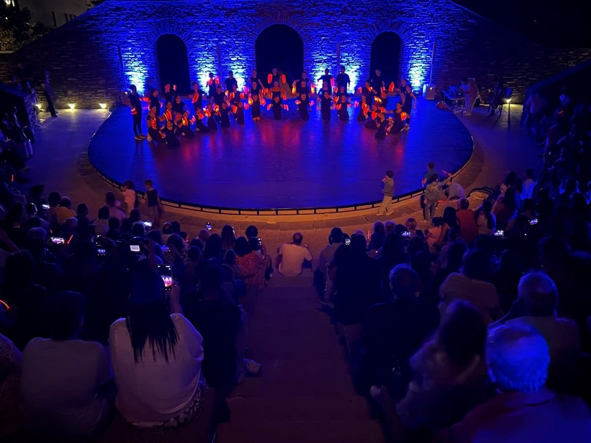 WE DANCE (2)
