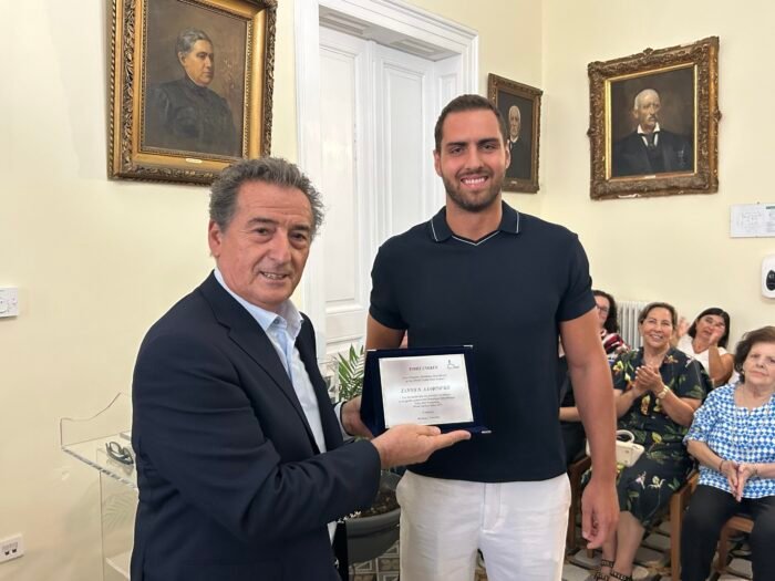 Η τιμή στον Ζαννή Αλαφραγκή "εγκαινιάζει" το κολυμβητήριο στην Άνδρο
