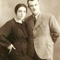 Με την σύζυγό του Αθηνά