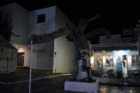 Ο,τι απέμεινε από τον Πλάτανο... η κάθετη σωλήνα στήριξης μοιάζει με δεκανίκι.